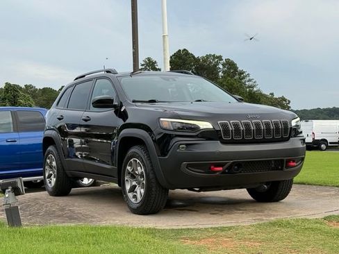 Used 2022 Jeep Cherokee Trailhawk w/ Premium Leather Package AWD/4WD image 1