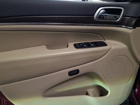 Used 2018 Jeep Grand Cherokee Limited AWD/4WD image 11