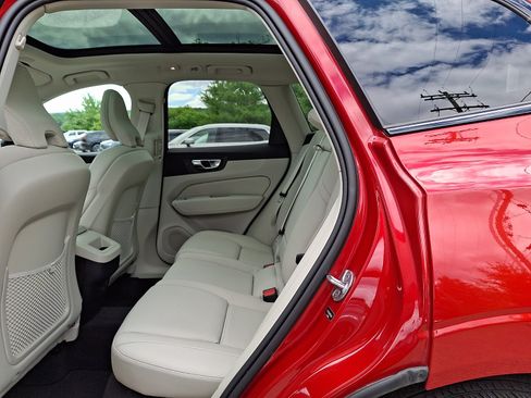 Certified 2024 Volvo XC60 B5 Plus AWD/4WD image 10