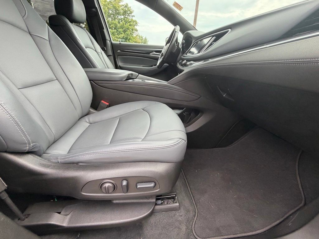 Used 2024 Buick Enclave Essence AWD/4WD image 37