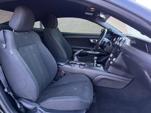 Used 2019 Ford Mustang GT RWD image 9