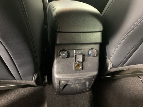 Used 2019 Ford Explorer XLT w/ Equipment Group 202A FWD image 32