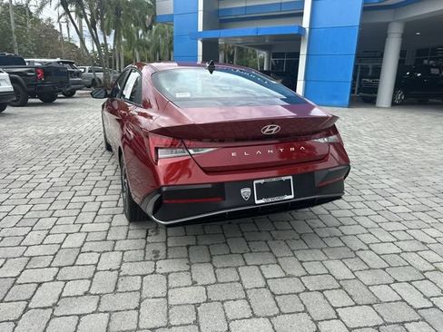 Used 2025 Hyundai Elantra SEL FWD image 34