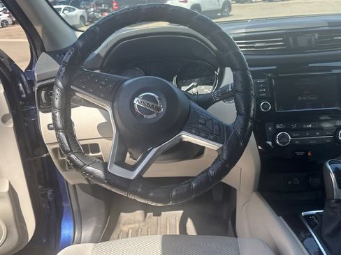 Used 2022 Nissan Rogue Sport SV FWD image 16