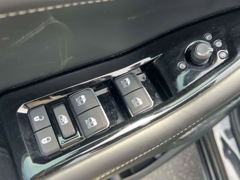Used 2023 Jeep Grand Cherokee Overland AWD/4WD image 25
