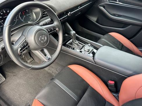 Certified 2025 MAZDA MAZDA3 Carbon image 9