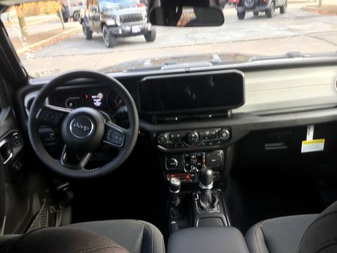 New 2026 Jeep Gladiator Sport image 9