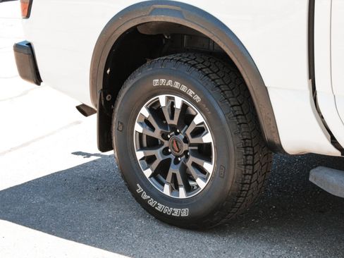 Used 2021 Nissan Titan PRO-4X w/ Pro-4x Convenience Package AWD/4WD image 4