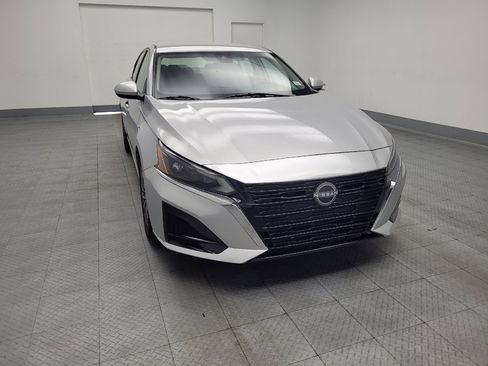 Used 2023 Nissan Altima 2.5 SV FWD image 14