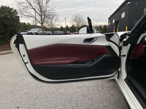 Used 2020 MAZDA MX-5 Miata Grand Touring image 18