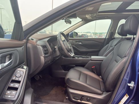 Certified 2023 Nissan Rogue SV w/ SV Premium B Package AWD/4WD image 11