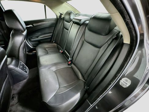 Used 2017 Chrysler 300 C RWD image 28