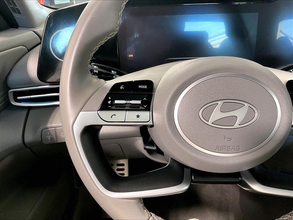 Used 2025 Hyundai Elantra SEL FWD image 16