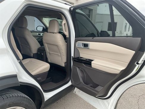 Used 2023 Ford Explorer Platinum w/ Technology Package image 18