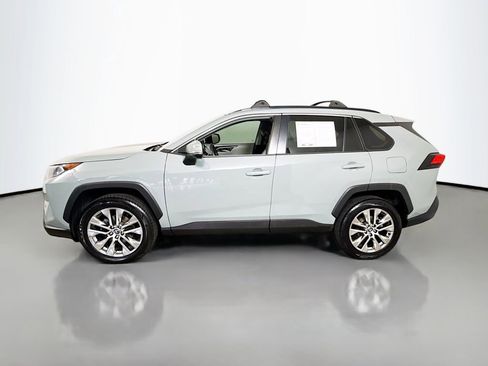 Used 2020 Toyota RAV4 XLE Premium image 4