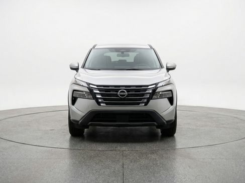 Used 2025 Nissan Rogue SV image 2