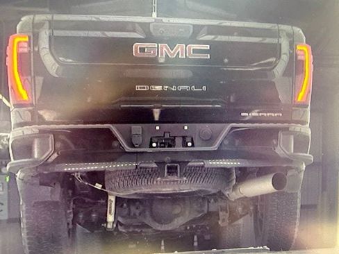 Used 2024 GMC Sierra 2500 Denali w/ Denali Reserve Package AWD/4WD image 8