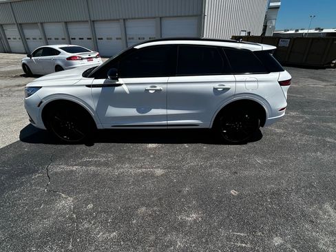 Used 2023 Lincoln Corsair Reserve w/ Equipment Group 201A FWD image 3