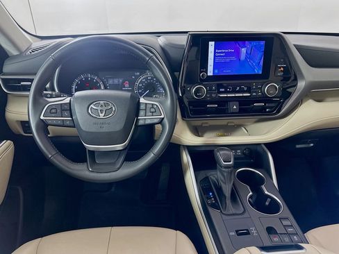 Used 2023 Toyota Highlander XLE FWD image 23