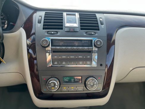 Used 2009 Cadillac DTS w/ Sun And Sound Package FWD image 20