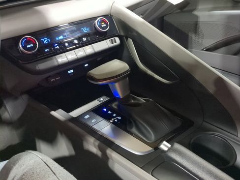 Used 2025 Hyundai Elantra Sport image 36