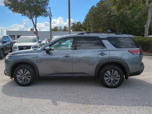 Certified 2025 Nissan Pathfinder SV image 8