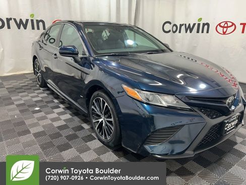 Used 2019 Toyota Camry SE image 1