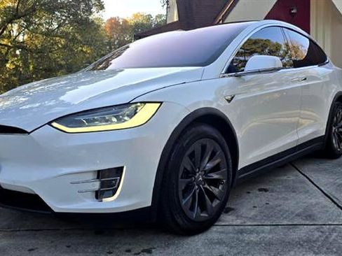 Used 2018 Tesla Model X 75D image 25