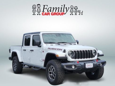 Used 2025 Jeep Gladiator Rubicon w/ Convenience Group AWD/4WD image 2