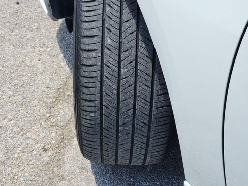 Used 2025 Nissan Altima 2.5 SV FWD image 11