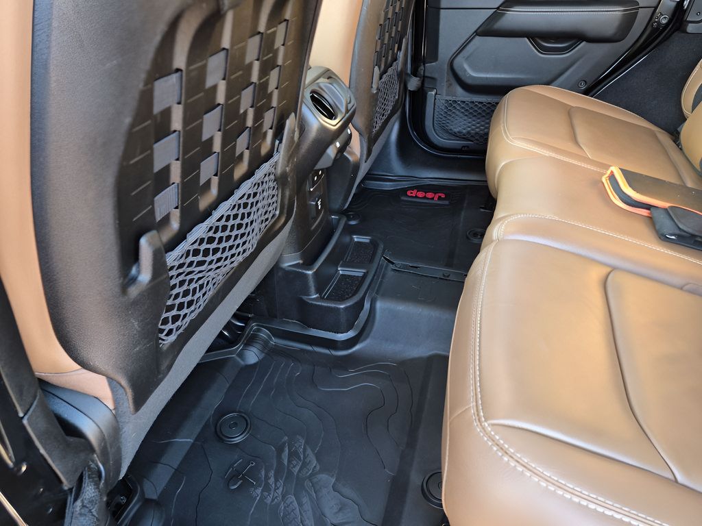 Used 2021 Jeep Wrangler Unlimited Rubicon AWD/4WD image 40