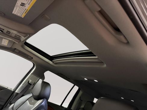 Used 2015 Cadillac Escalade ESV Luxury AWD/4WD image 18