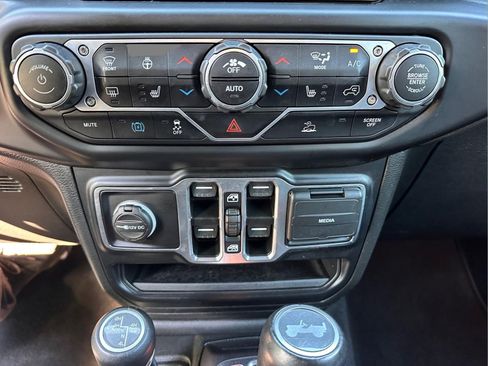 Used 2021 Jeep Wrangler Unlimited Sahara w/ Cold Weather Group AWD/4WD image 26