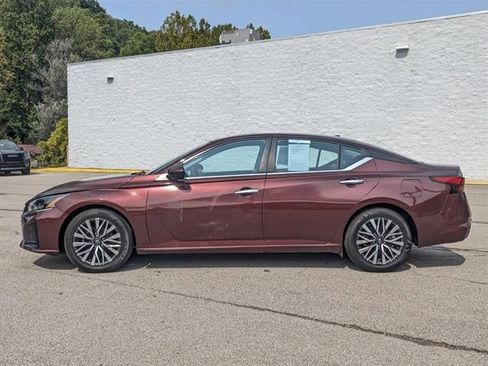 Used 2023 Nissan Altima 2.5 SV FWD image 9