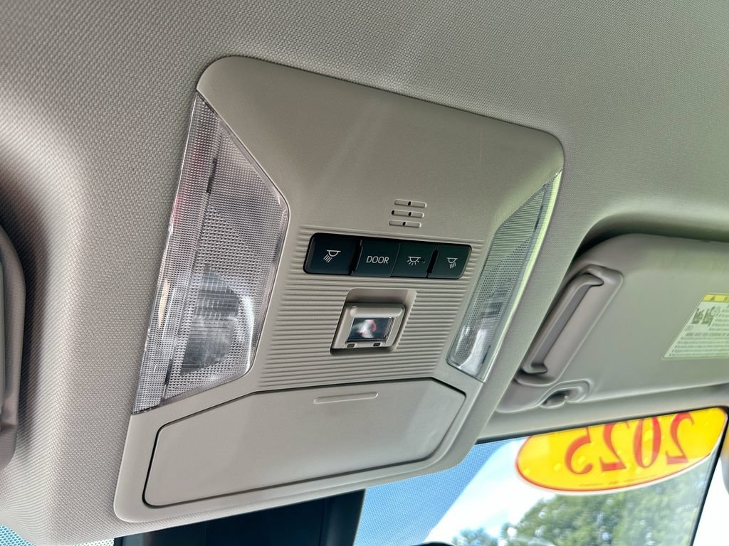 Used 2025 Toyota RAV4 XLE FWD image 28