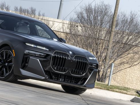 Certified 2024 BMW 760i xDrive w/ Executive Package image 5