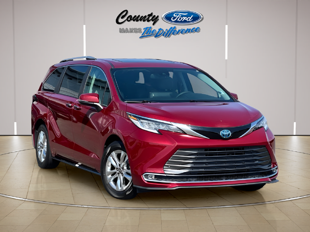 Used 2022 Toyota Sienna Limited FWD image 1