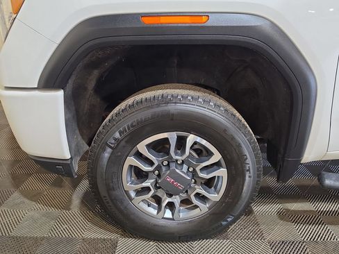 Used 2022 GMC Sierra 2500 AT4 w/ AT4 Preferred Package AWD/4WD image 18