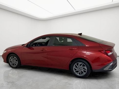 Used 2024 Hyundai Elantra SEL FWD image 9