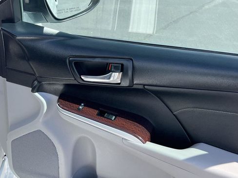Used 2014 Toyota Camry XLE w/ Leather Package FWD image 24
