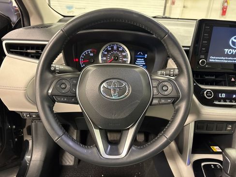 Used 2022 Toyota Corolla Cross LE image 31