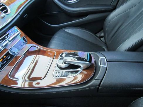 Used 2019 Mercedes-Benz E 450 4MATIC Sedan w/ Premium Package image 40