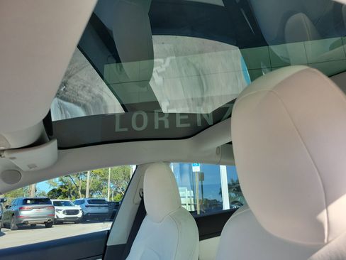 Used 2020 Tesla Model 3 Standard Range image 12