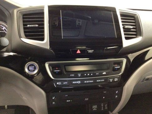 Used 2017 Honda Pilot Elite image 16