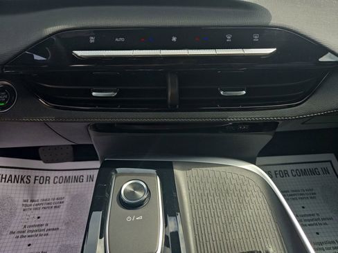 Used 2025 Buick Enclave Preferred FWD image 19