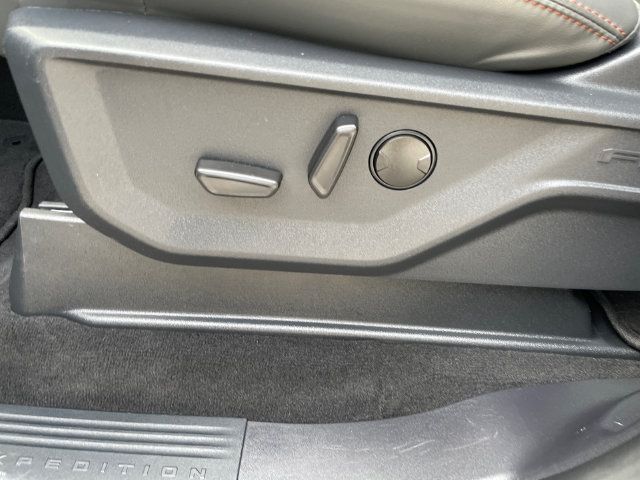 Used 2025 Ford Expedition Active AWD/4WD image 41