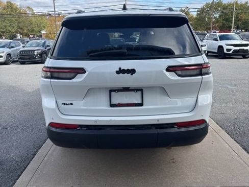 Certified 2024 Jeep Grand Cherokee L Laredo image 6