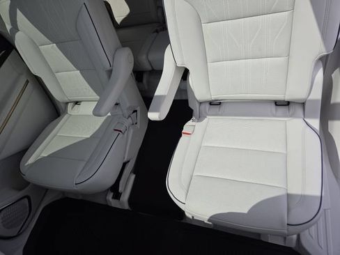 New 2026 Buick Enclave Avenir w/ Super Cruise Package FWD image 32