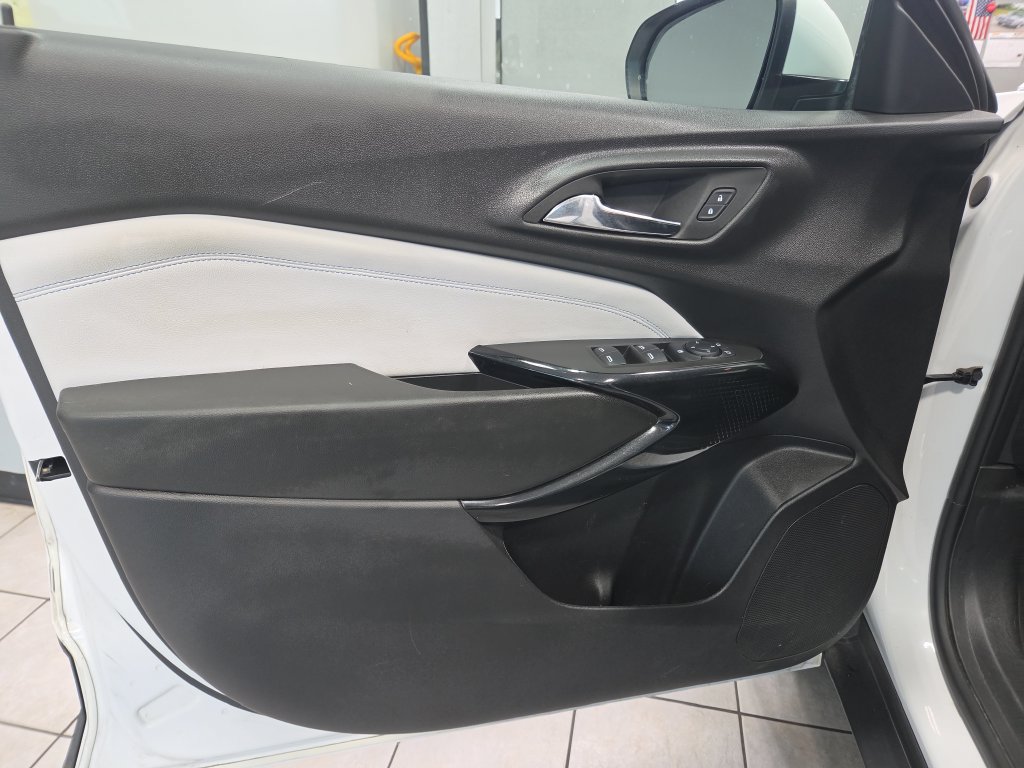 Used 2025 Chevrolet Trax LT w/ LT Convenience Package FWD image 28