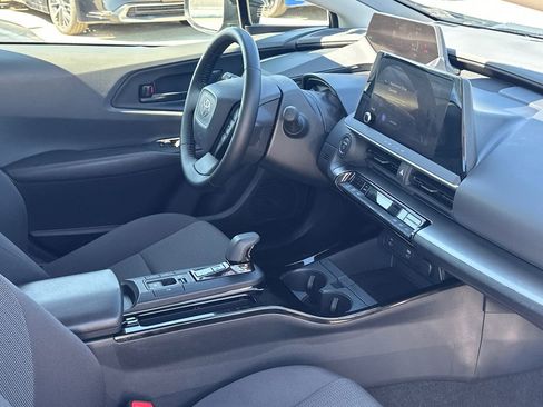 Used 2025 Toyota Prius LE image 9